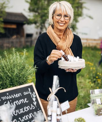 A seller at the Herbal Market in Feldthurns